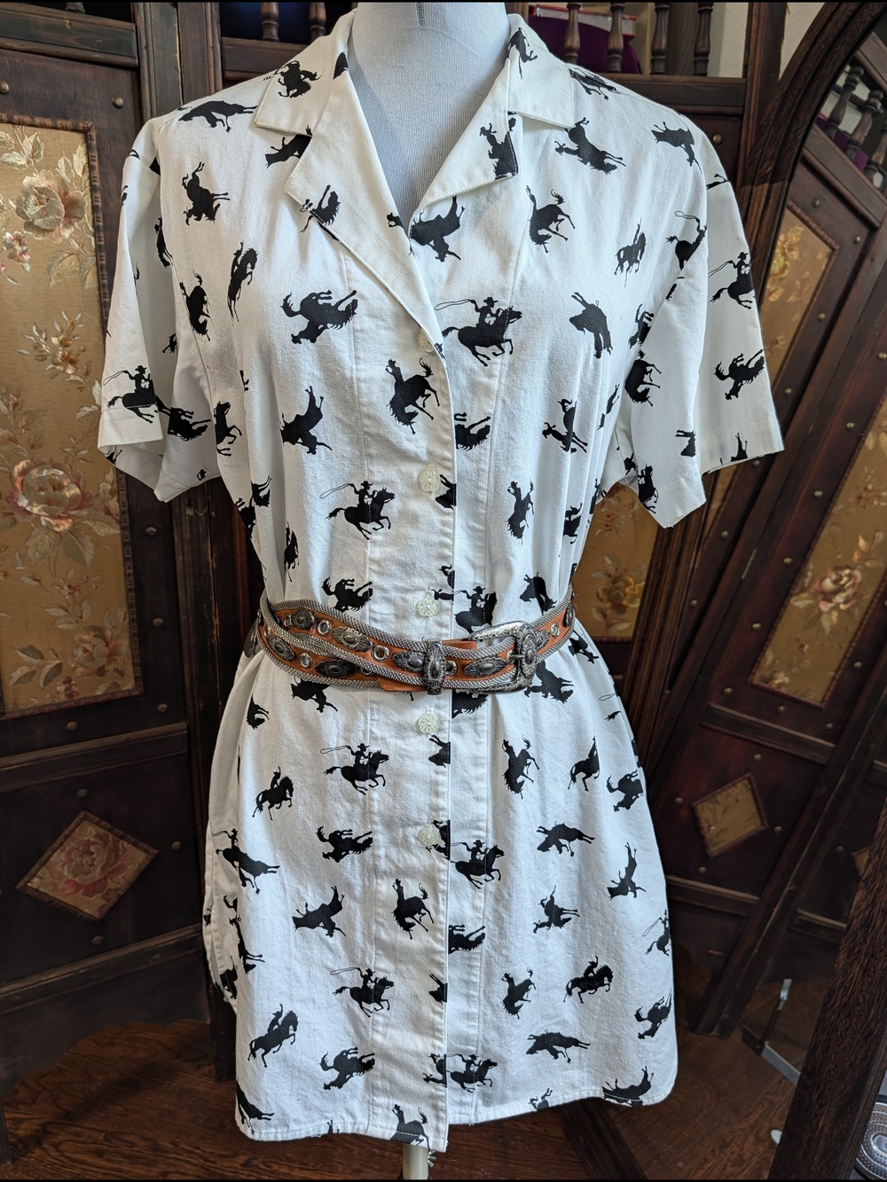 White Cotton Shirt Dress Size Small S Rodeo Horse Bronco Western Print Cowgirl